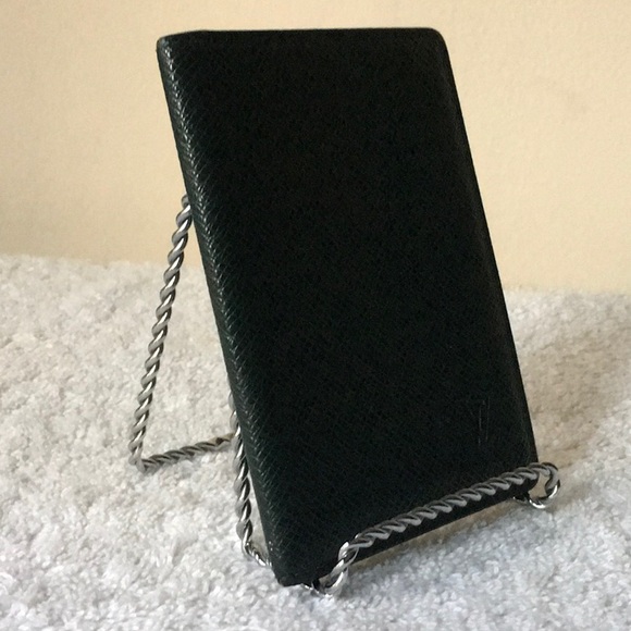 Louis Vuitton "Porte Cartes" Bifold Card Holder in Green Taiga Leather - Picture 4 of 7